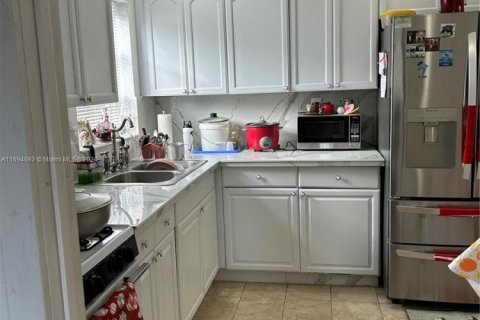 House in Miami Gardens, Florida 4 bedrooms, 94.02 sq.m. № 1748795 - photo 7