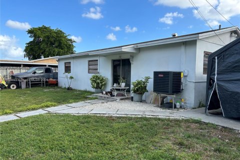 House in Miami Gardens, Florida 4 bedrooms, 94.02 sq.m. № 1748795 - photo 17