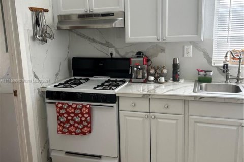 House in Miami Gardens, Florida 4 bedrooms, 94.02 sq.m. № 1748795 - photo 21