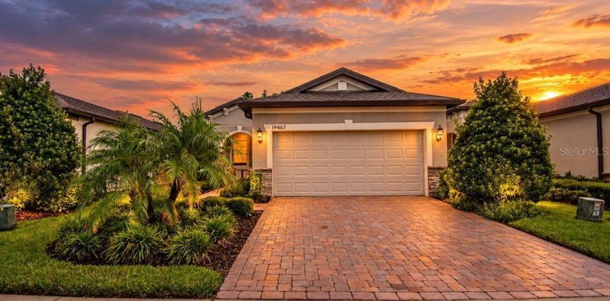 Villa ou maison à Land O' Lakes, Floride 2 chambres, 136.66 m2 № 2424323