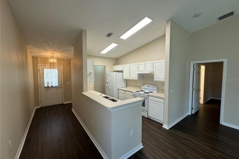 House in Leesburg, Florida 2 bedrooms, 123.37 sq.m. № 2277644 - photo 5