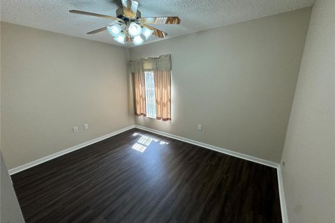House in Leesburg, Florida 2 bedrooms, 123.37 sq.m. № 2277644 - photo 12