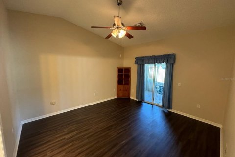 House in Leesburg, Florida 2 bedrooms, 123.37 sq.m. № 2277644 - photo 2