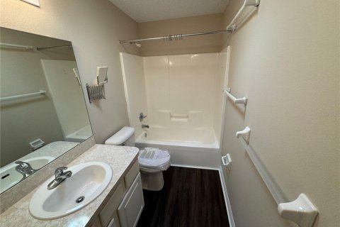House in Leesburg, Florida 2 bedrooms, 123.37 sq.m. № 2277644 - photo 13