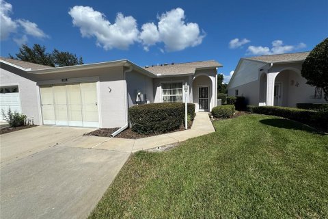 House in Leesburg, Florida 2 bedrooms, 123.37 sq.m. № 2277644