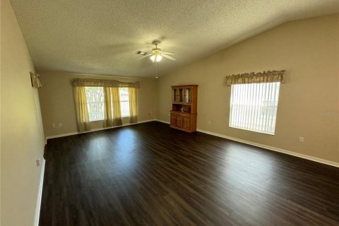 House in Leesburg, Florida 2 bedrooms, 123.37 sq.m. № 2277644 - photo 3