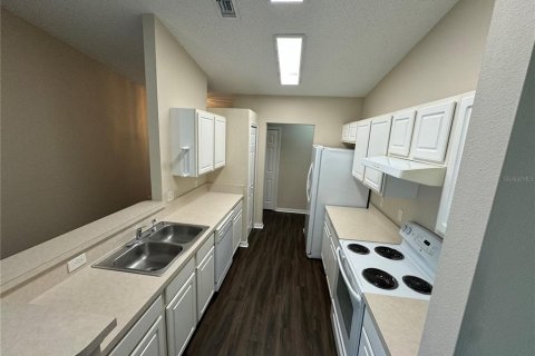 House in Leesburg, Florida 2 bedrooms, 123.37 sq.m. № 2277644 - photo 6