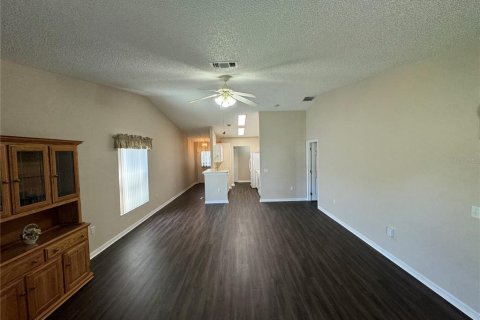 House in Leesburg, Florida 2 bedrooms, 123.37 sq.m. № 2277644 - photo 4