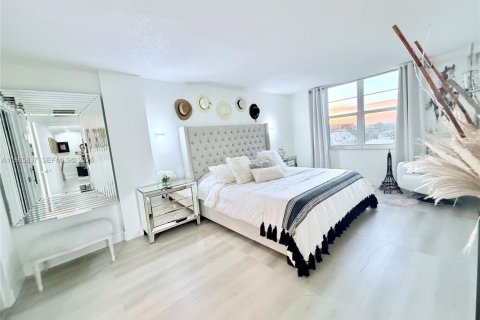 Купить кондоминиум в Форт-Лодердейл, Флорида 2 спальни, 98.94м2, № 2032027 - фото 12