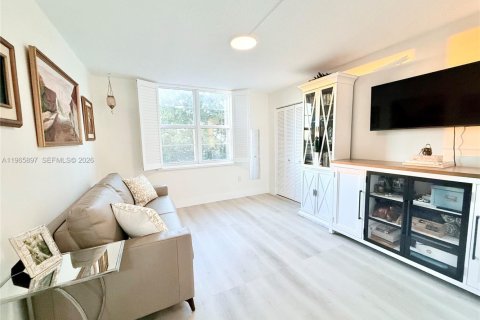 Купить кондоминиум в Форт-Лодердейл, Флорида 2 спальни, 98.94м2, № 2032027 - фото 10