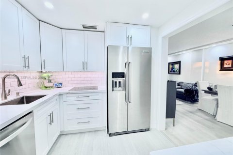 Купить кондоминиум в Форт-Лодердейл, Флорида 2 спальни, 98.94м2, № 2032027 - фото 3