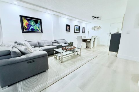 Купить кондоминиум в Форт-Лодердейл, Флорида 2 спальни, 98.94м2, № 2032027 - фото 17