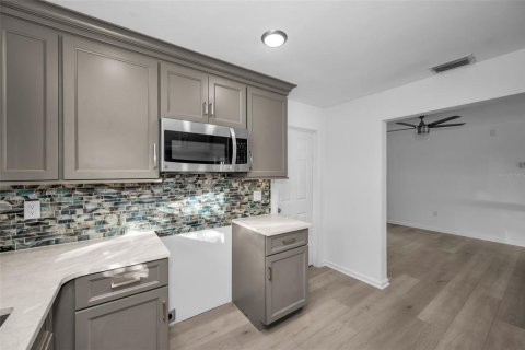 Villa ou maison à vendre à Palm Harbor, Floride: 2 chambres, 108.88 m2 № 2143302 - photo 9