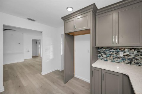 Villa ou maison à vendre à Palm Harbor, Floride: 2 chambres, 108.88 m2 № 2143302 - photo 11