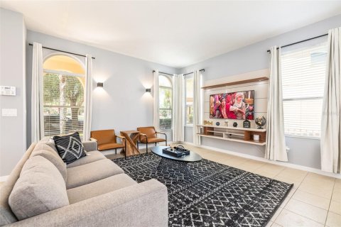 Villa ou maison à vendre à Kissimmee, Floride: 6 chambres, 326.27 m2 № 2135010 - photo 3