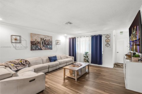 Casa en venta en Hollywood, Florida, 2 dormitorios, 149.48 m2 № 2387826 - foto 3