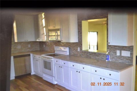 Casa en alquiler en Tampa, Florida, 3 dormitorios, 238.57 m2 № 1512464 - foto 5