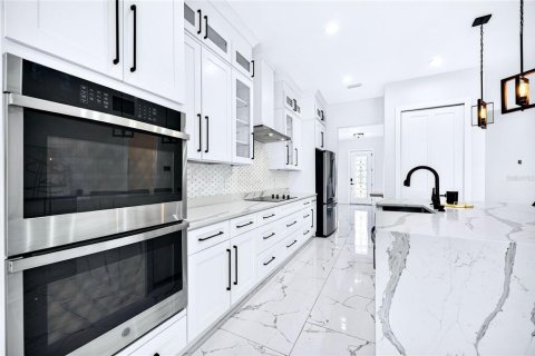 Villa ou maison à louer à Tampa, Floride: 4 chambres, 223.52 m2 № 2386683 - photo 17