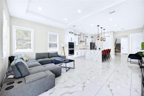 Villa ou maison à louer à Tampa, Floride: 4 chambres, 223.52 m2 № 2386683 - photo 9