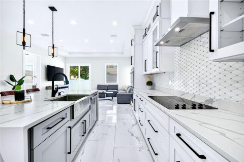Villa ou maison à louer à Tampa, Floride: 4 chambres, 223.52 m2 № 2386683 - photo 16