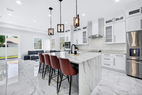 Villa ou maison à louer à Tampa, Floride: 4 chambres, 223.52 m2 № 2386683 - photo 15