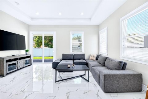 Villa ou maison à louer à Tampa, Floride: 4 chambres, 223.52 m2 № 2386683 - photo 11
