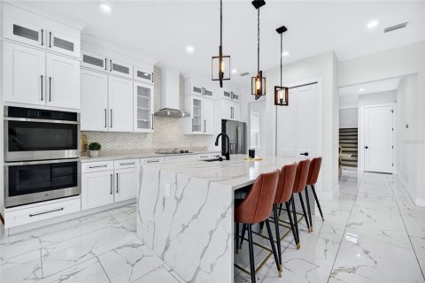 Villa ou maison à louer à Tampa, Floride: 4 chambres, 223.52 m2 № 2386683 - photo 13