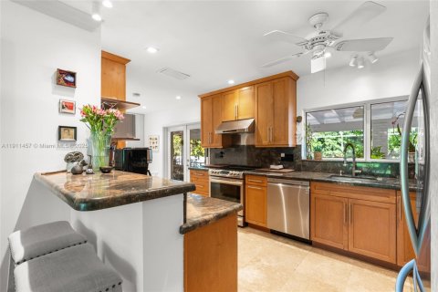 House in Palmetto Bay, Florida 3 bedrooms, 131.46 sq.m. № 1968570 - photo 12