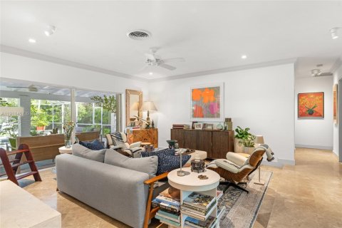 House in Palmetto Bay, Florida 3 bedrooms, 131.46 sq.m. № 1968570 - photo 9