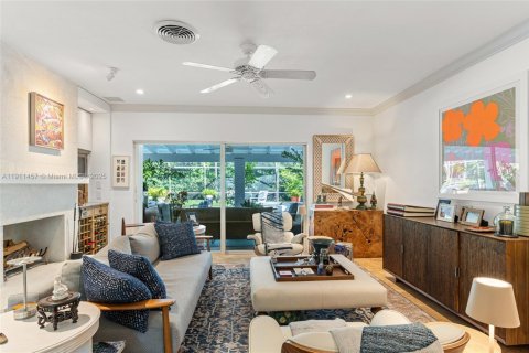 House in Palmetto Bay, Florida 3 bedrooms, 131.46 sq.m. № 1968570 - photo 8