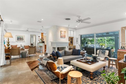 House in Palmetto Bay, Florida 3 bedrooms, 131.46 sq.m. № 1968570 - photo 7