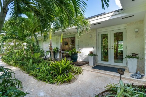 House in Palmetto Bay, Florida 3 bedrooms, 131.46 sq.m. № 1968570 - photo 1