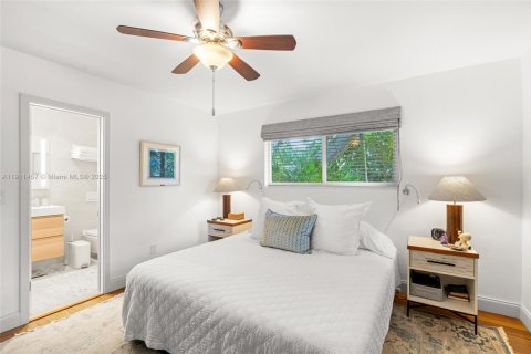 House in Palmetto Bay, Florida 3 bedrooms, 131.46 sq.m. № 1968570 - photo 22