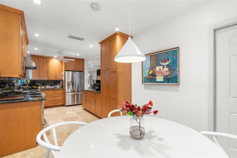 House in Palmetto Bay, Florida 3 bedrooms, 131.46 sq.m. № 1968570 - photo 16