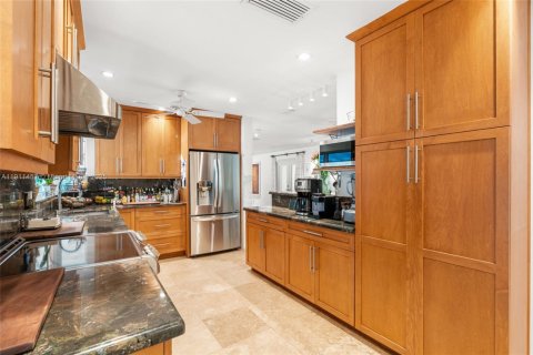 House in Palmetto Bay, Florida 3 bedrooms, 131.46 sq.m. № 1968570 - photo 14