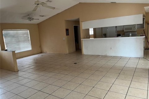 House in Spring Hill, Florida 3 bedrooms, 165.18 sq.m. № 1543683 - photo 2