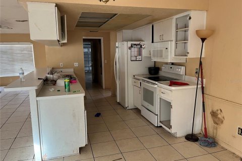 House in Spring Hill, Florida 3 bedrooms, 165.18 sq.m. № 1543683 - photo 5