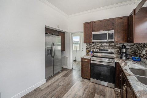House in Tampa, Florida 3 bedrooms, 140.47 sq.m. № 1876779 - photo 10
