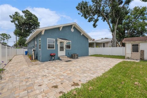 House in Tampa, Florida 3 bedrooms, 140.47 sq.m. № 1876779 - photo 25