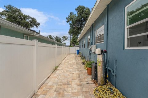 House in Tampa, Florida 3 bedrooms, 140.47 sq.m. № 1876779 - photo 23