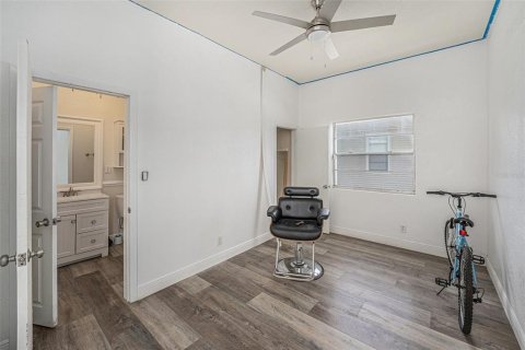 House in Tampa, Florida 3 bedrooms, 140.47 sq.m. № 1876779 - photo 20