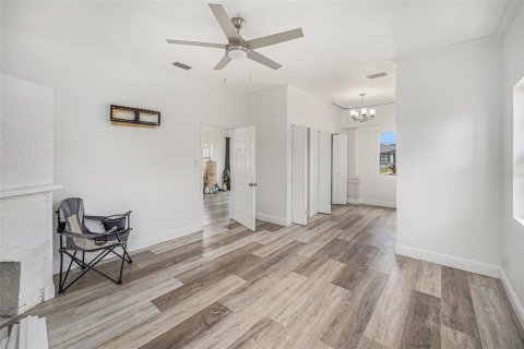 House in Tampa, Florida 3 bedrooms, 140.47 sq.m. № 1876779 - photo 6