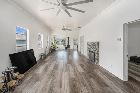 House in Tampa, Florida 3 bedrooms, 140.47 sq.m. № 1876779 - photo 15