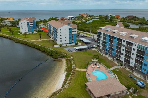 Condo in Port Richey, Florida, 2 bedrooms № 2101570 - photo 4