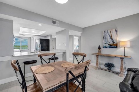 Condo in Port Richey, Florida, 2 bedrooms № 2101570 - photo 15