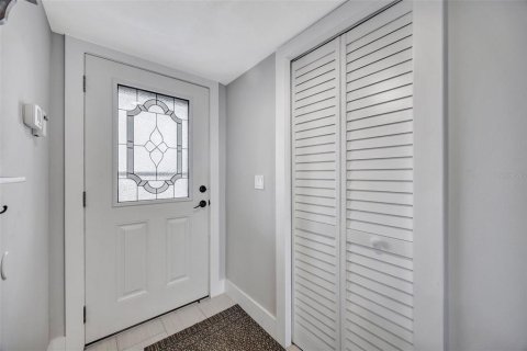 Condo in Port Richey, Florida, 2 bedrooms № 2101570 - photo 6