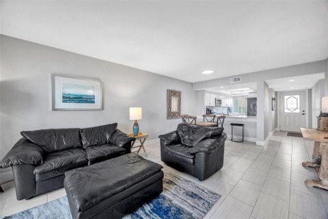 Condo in Port Richey, Florida, 2 bedrooms № 2101570 - photo 17