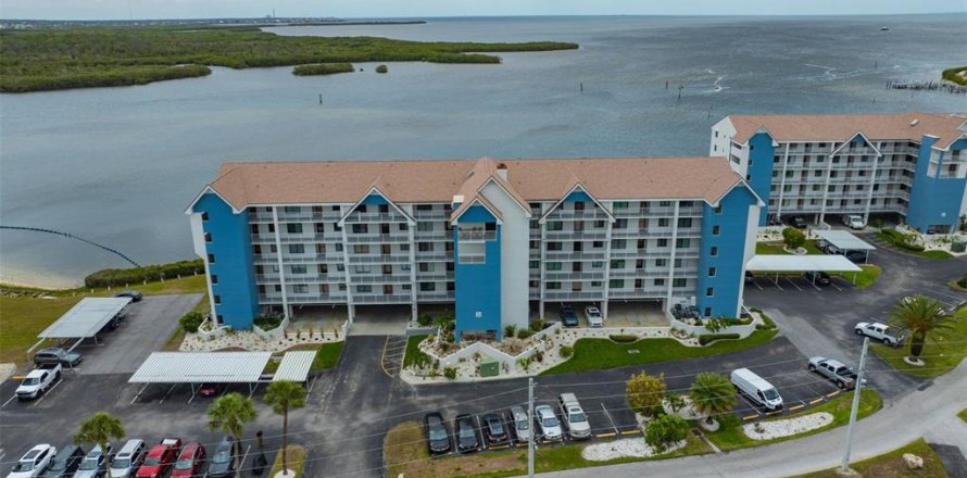 Condo in Port Richey, Florida, 2 bedrooms № 2101570