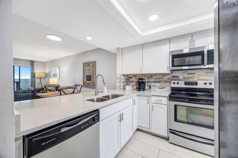 Condo in Port Richey, Florida, 2 bedrooms № 2101570 - photo 8
