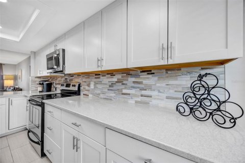 Condo in Port Richey, Florida, 2 bedrooms № 2101570 - photo 11